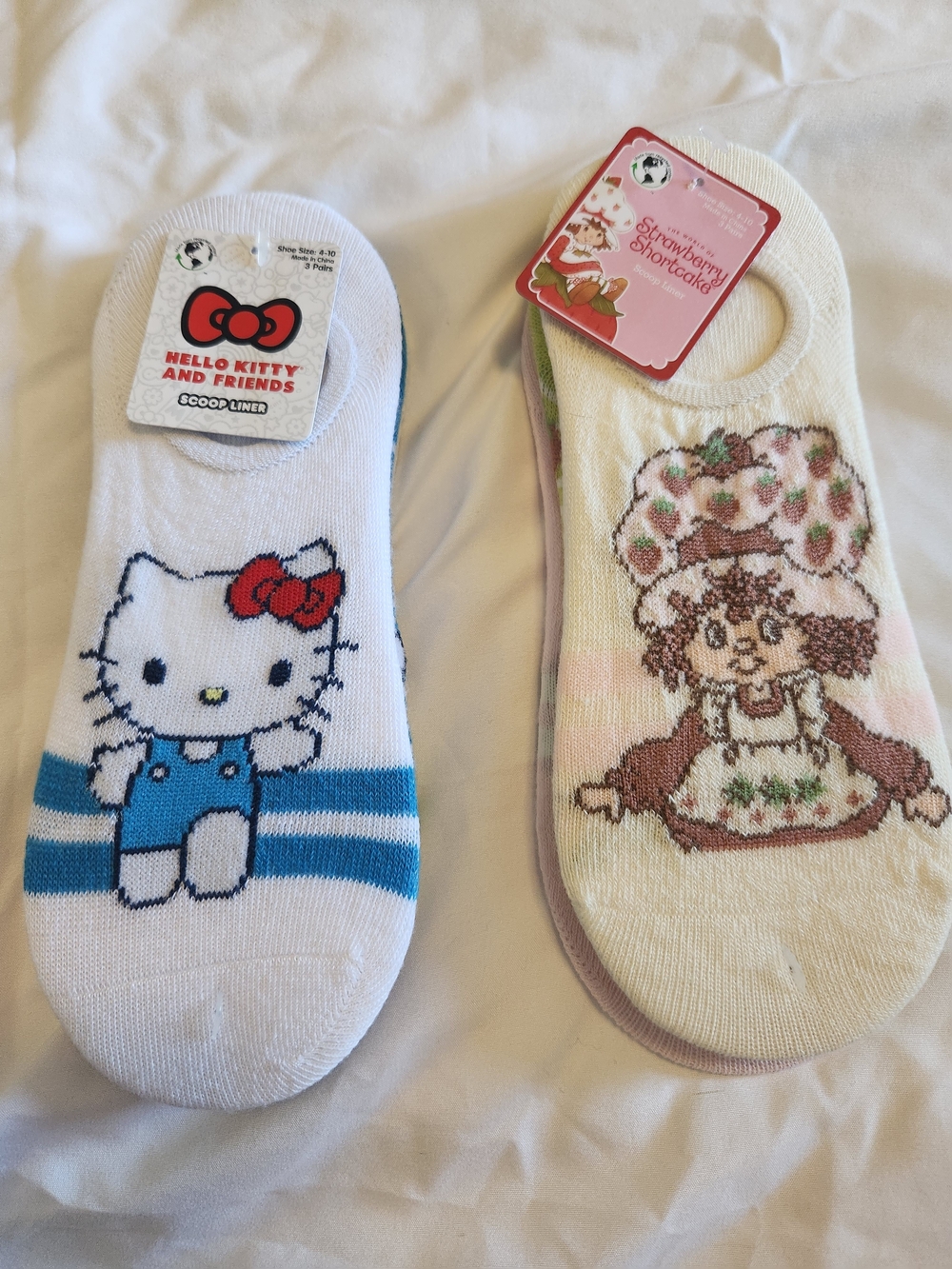 Hello Kitty White No-Show Socks with Red Bow Tag